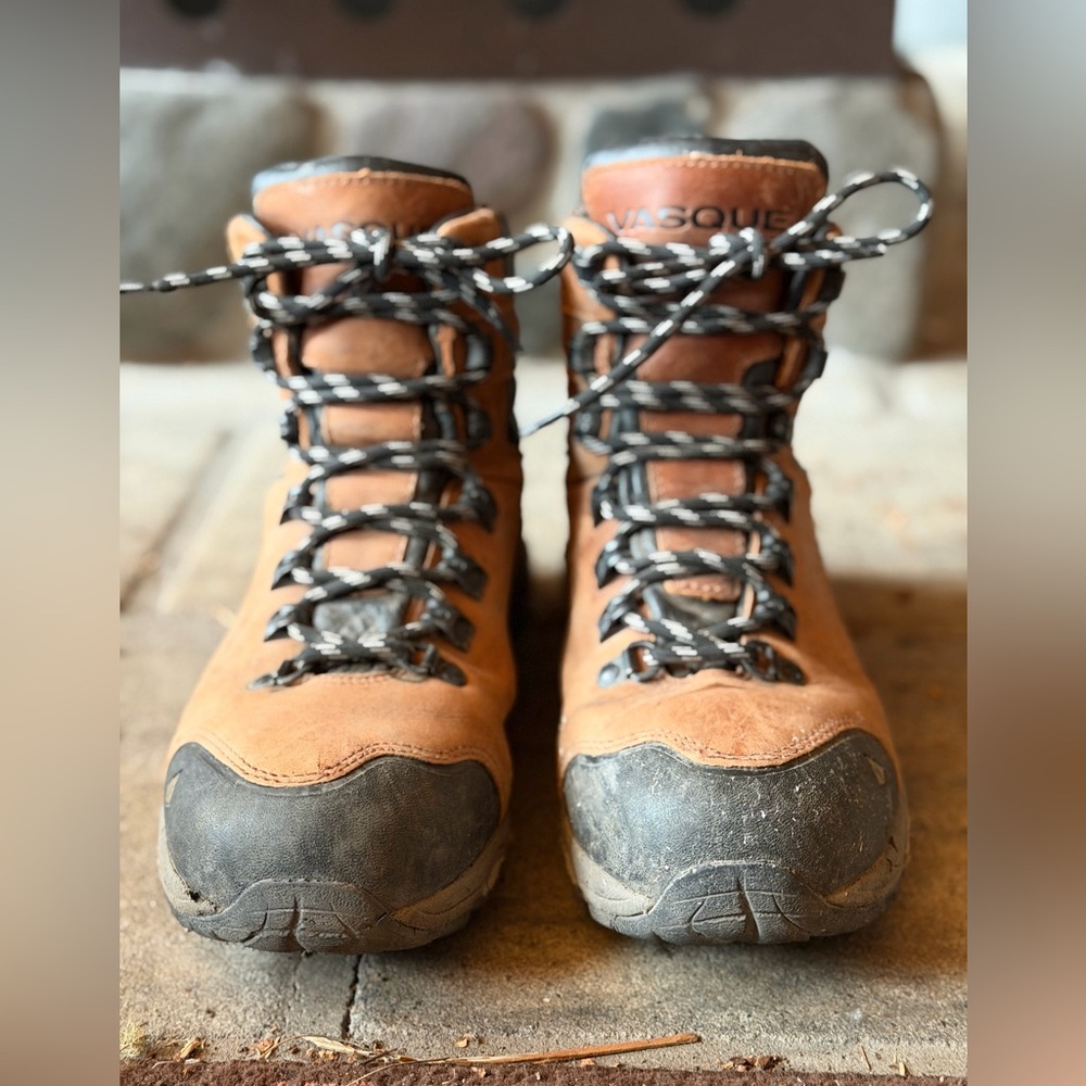 Vasque St. Elias Hiking Boot, Size 8.5